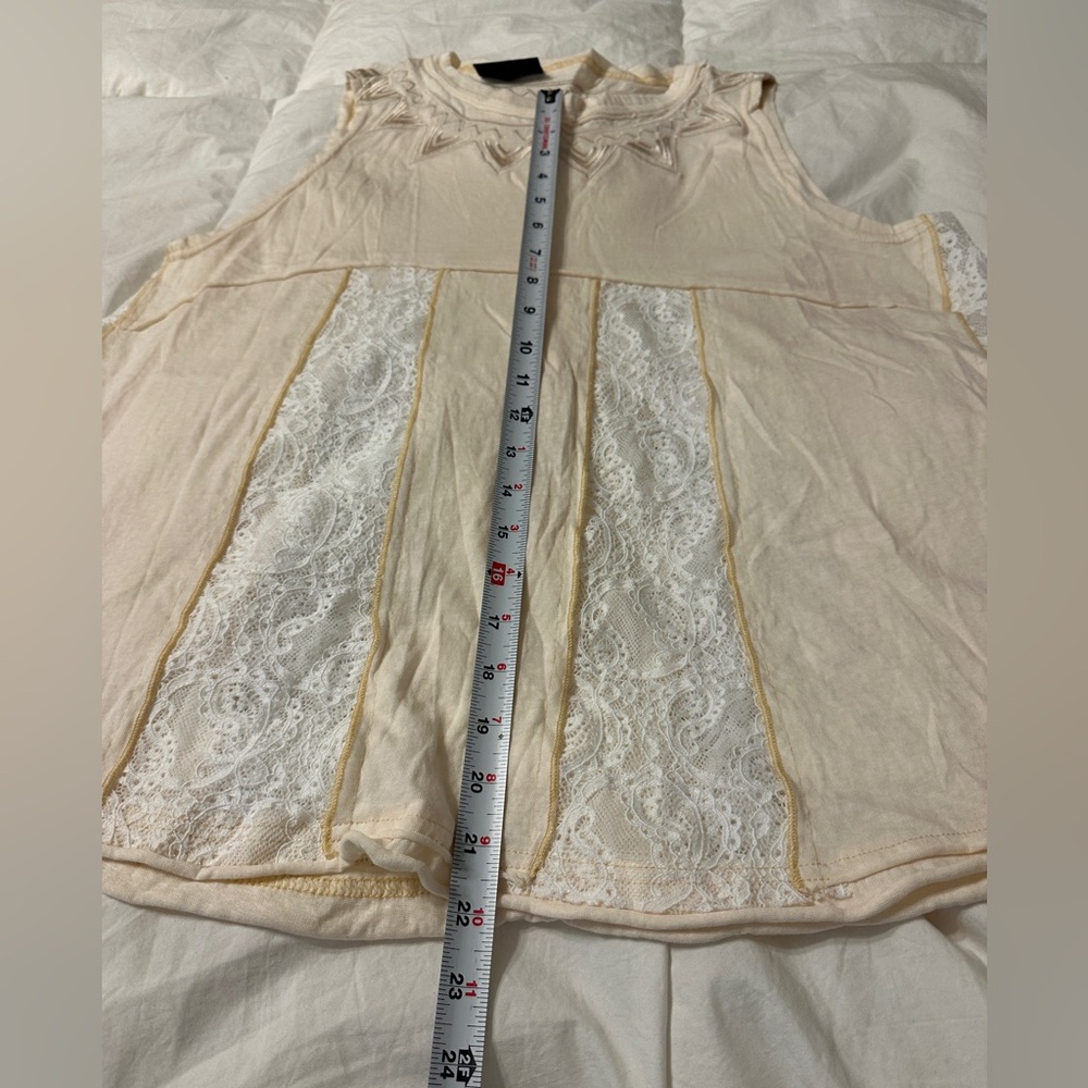 Vici Cream Lace Vienna Top - NWOT - Size S (oversized) - Picture 10 of 11